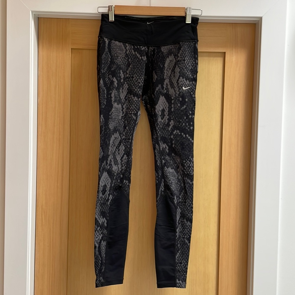 Nike snake skin pattern dri-fit legging